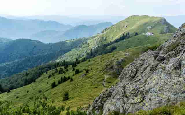 电动车充电完后不走了(电动车充电后不走是怎么回事)