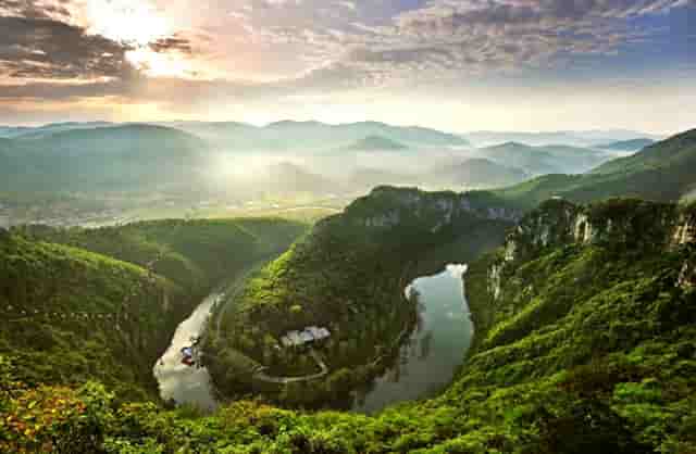 华山郡停车场(济南华山停车场)